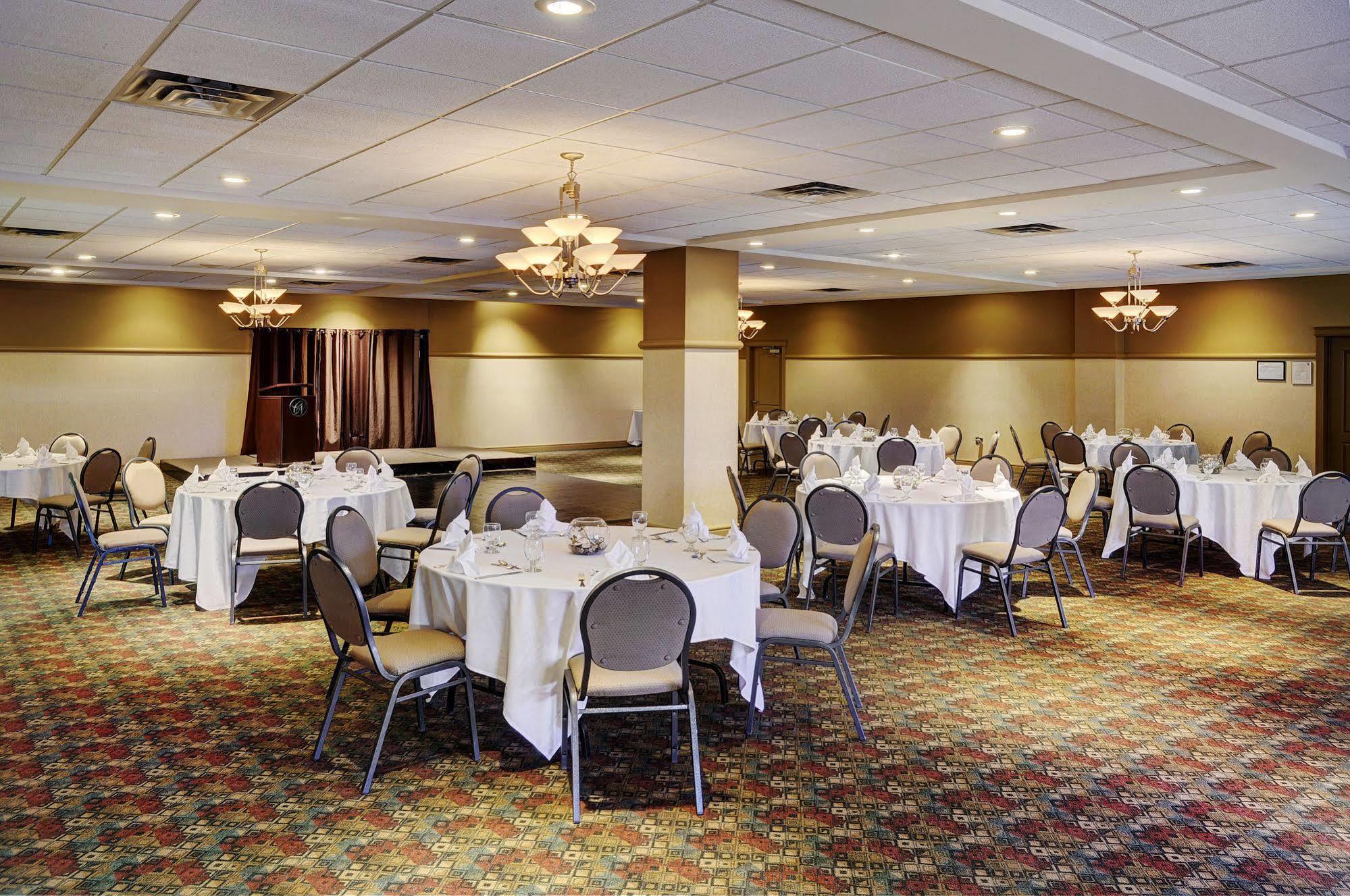 Chateau Nova Kingsway Edmonton Exterior photo